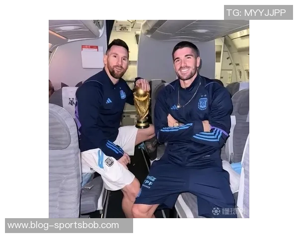 梅西社媒分享诺坎普打卡热潮球迷争相拍照留念